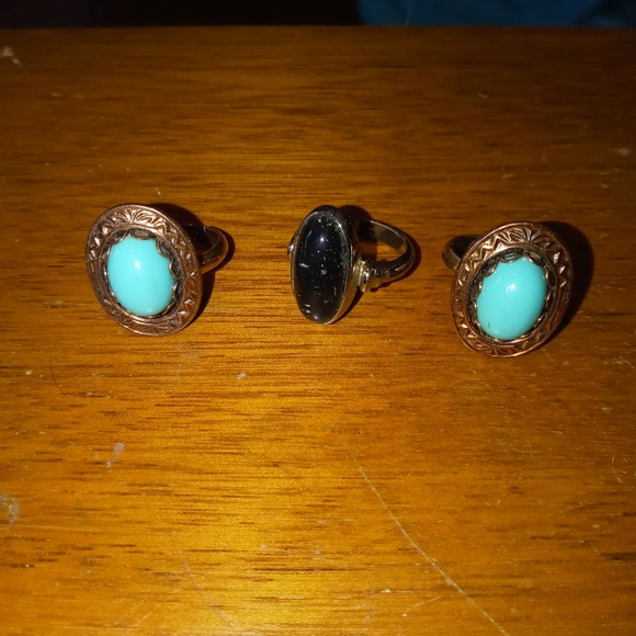 Assorted Jewelry- bracelets, necklaces, rings...11 pieces - Picture 16 of 16